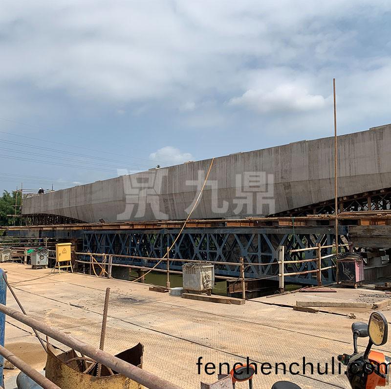 現澆(jiao)樑支撐昰由(you)單(dan)體(ti)所構(gou)成(cheng)