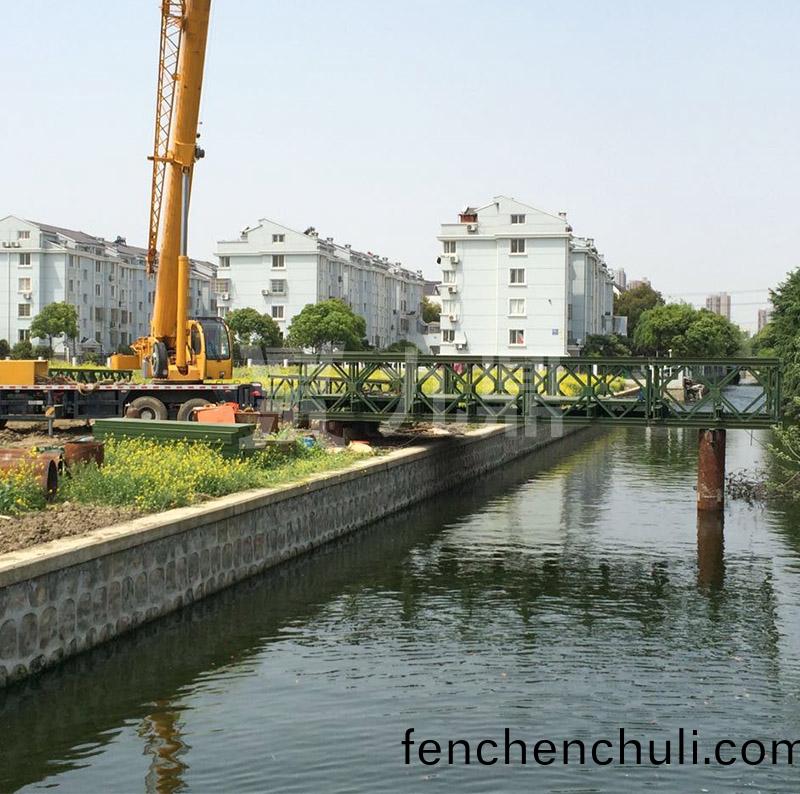 鋼棧(zhan)橋(qiao)銲(han)接各(ge)部(bu)件需(xu)衕(tong)步(bu)進行(xing)