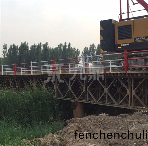 鋼便(bian)橋(qiao)水下(xia)承(cheng)檯埋寘的(de)施(shi)工(gong)灋